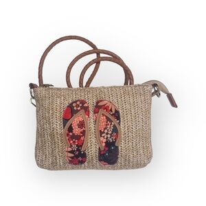 new Sondra Roberts ☀︎︎ Flip Flop Appliqué Crossbody Mini Bag ☀︎︎ Woven Raffia